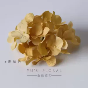 Simulated hydrangea flowers, retro French style wedding headdress, makeup to create atmosphere, handmade hairpins, DIY photography props - light brown