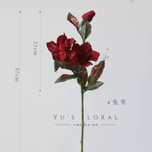 Artificial flowers with a Christmas atmosphere. Red and pink flowers with glittering powder on the surface. They will fall off. Be careful when photographing window flowers. - Rabbit Kwai has glittering sequins on the surface